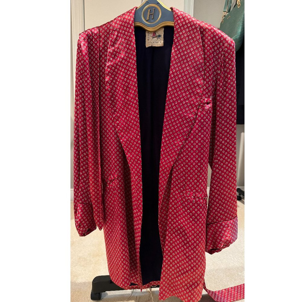 Vintage (1950's?) mens smoking jacket with pockets and belt (Silk?)